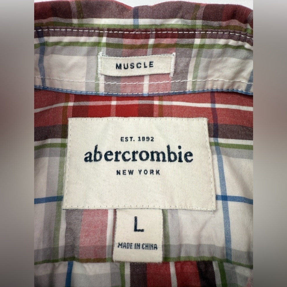 Abercrombie & Fitch Red and White Casual Button Down Shirt - Picture 3 of 6